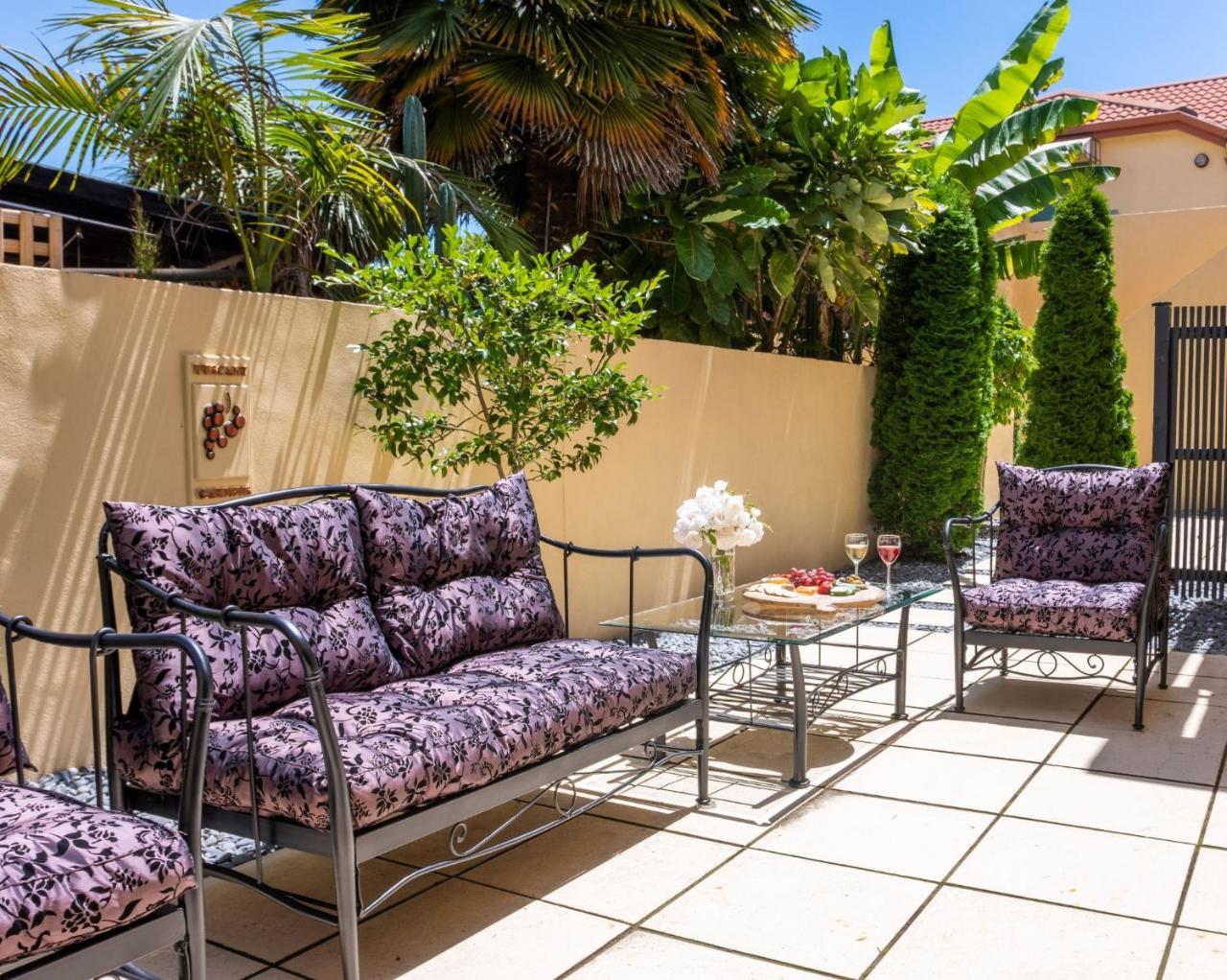Tuscany Gardens Motor Lodge Nelson Bagian luar foto