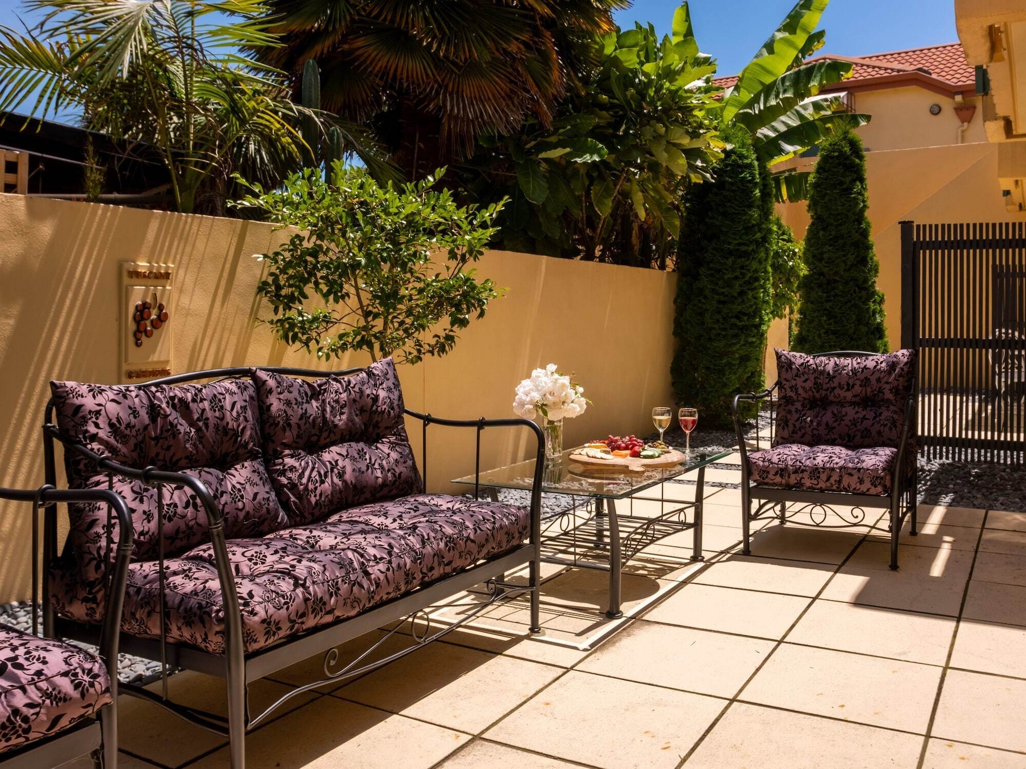 Tuscany Gardens Motor Lodge Nelson Bagian luar foto